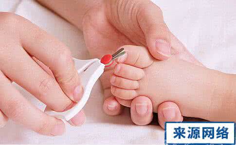 如何给宝宝剪指甲 教你如何给宝宝剪指甲