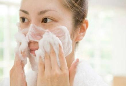 用舒肤佳肥皂洗脸好吗 可以用肥皂洗脸吗