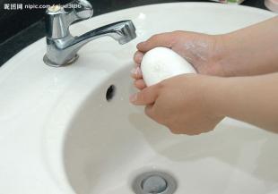 医生为什么用肥皂洗手 肥皂和洗手液哪个好