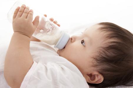 宝宝腹泻能喝奶粉吗 如何为宝宝挑选防腹泻奶粉