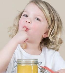 满月婴儿黄疸未退原因 未满一岁的婴儿可以吃蜂蜜吗？