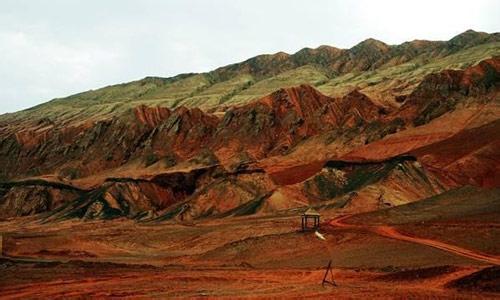 吐鲁番盆地的形成 吐鲁番盆地形成的地质过程_吐鲁番盆地是怎样形成的