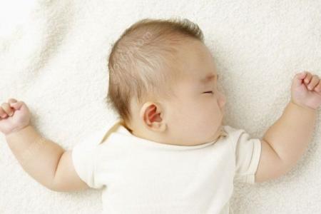 宝宝感冒低烧睡觉出汗 宝宝睡觉出汗的原因