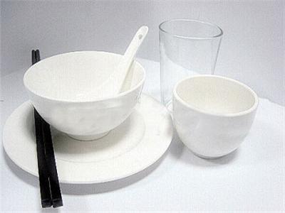 消毒柜摆放碗筷效果图 开水烫碗有消毒效果吗