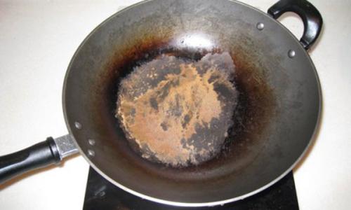 铁锅生锈了怎么办 铁锅生锈了该怎么办