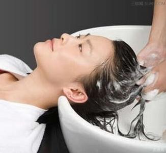 理发师建议用香皂洗头 8个建议让准妈妈轻松洗头