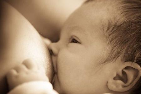 宝宝吃母乳咬的疼 喂奶时宝宝咬乳头怎么办