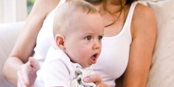 新生儿怎么防止吐奶 如何防止新生儿打嗝