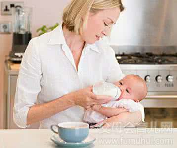 奶瓶吸管重力球危害 宝宝长期使用奶瓶的危害_戒奶瓶的方法