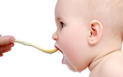宝宝腹胀气快速排气法 宝宝腹胀吃什么食物好