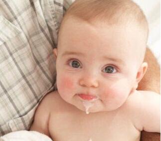 如何防止新生儿吐奶 怎样防止新生儿吐奶 宝宝吐奶有什么办法