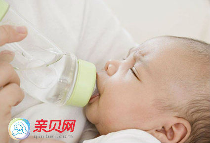 新生宝宝喝什么奶粉好 新生宝宝可以喝甜水吗