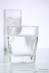 补羊水的正确喝水法 正确喝水治疗11种病