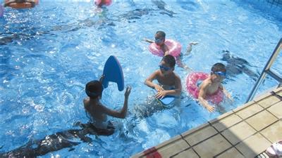 车感 培养技巧 学游泳在玩乐中培养水感