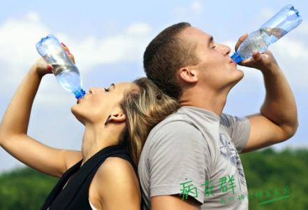 马桶冲水量多少合适 夏天喝水多少合适 夏天适合的喝水量