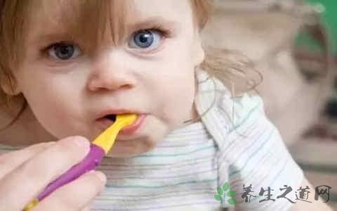 一岁的宝宝用什么刷牙 1岁多的宝宝怎么刷牙