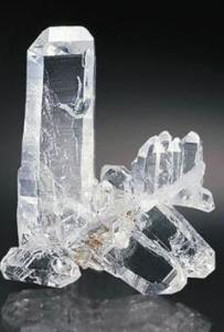 金丝水晶是怎样形成的 水晶是怎样形成的