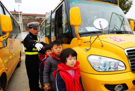 小学生校车安全手抄报 小学生校车安全知识