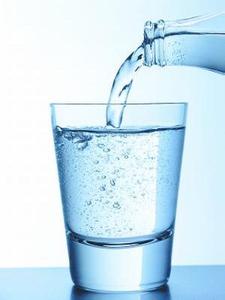每天八杯水的喝水时间 每天八杯水，你应该这样喝