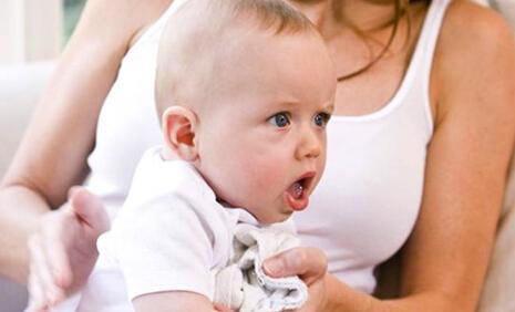 婴儿打预防针注意事项 预防婴儿吐奶注意事项