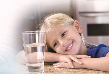 小孩喝什么水好 儿童喝什么水好