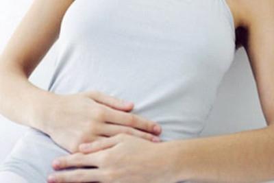 女性左下腹胀痛的原因 女性下腹胀痛怎么办 女性下腹胀痛解决方法
