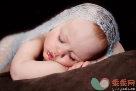 如何预防落枕 如何预防宝宝落枕 宝宝落枕怎么办