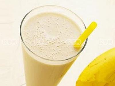 香蕉牛奶功效与作用点 牛奶香蕉汁的功效