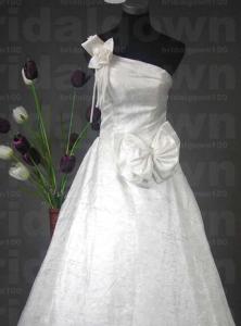 婚纱礼服定做 婚纱礼服定做的注意事项有哪些？