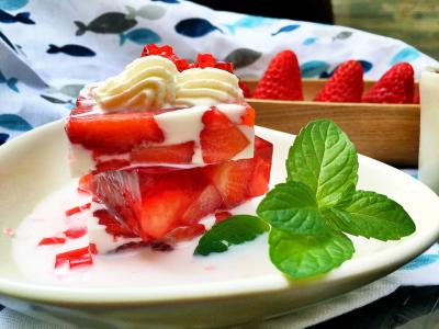 草莓奶冻的简单做法 草莓奶冻的做法