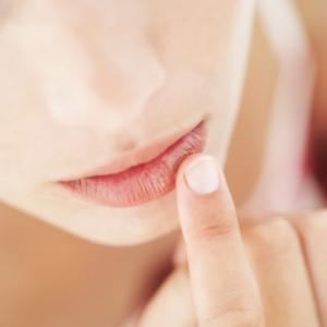 护唇方法 女人秋季护唇的4个方法