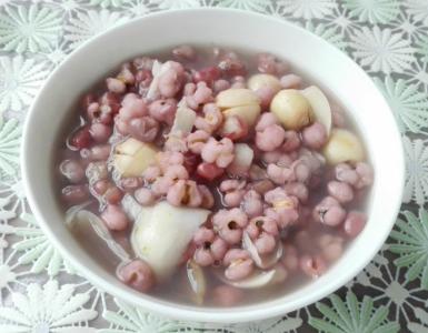 红豆薏米粥功效与作用 红豆薏米粥的功效与作用 红豆薏米粥的禁忌