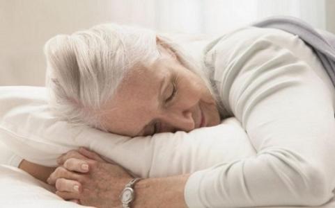 老人失眠的治疗方法 老年人失眠的原因有哪些