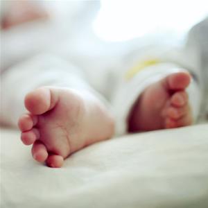 新生儿睡觉时抽搐 新生儿抽搐要怎么样护理