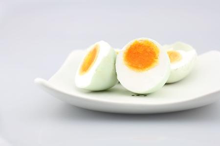 减肥期间能吃咸鸭蛋吗 月经期间能吃咸鸭蛋_月经期间吃咸鸭蛋好吗