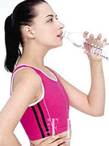 喝水的正确口型图 喝水的正确姿势