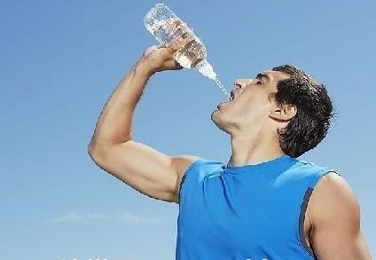 正确的饮水方法 夏日健康饮水的正确方法
