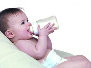 缺钠的症状与危害 宝宝缺钠怎么办 宝宝钠含量高怎么办