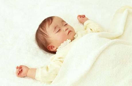宝宝睡觉没有安全感 宝宝要怎么睡才安全