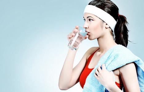 每天什么时候喝水最好 每天什么时候喝水、喝多少才健康