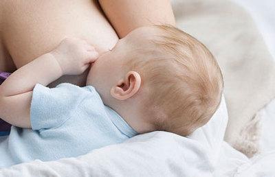 宝宝睡着吃奶好吗 如何让宝宝不在吃奶时睡着