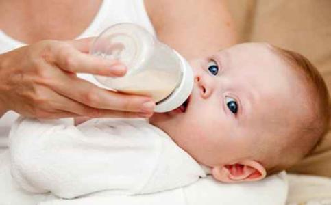 一周新生儿吃奶量标准 一周新生儿吃奶量是多少