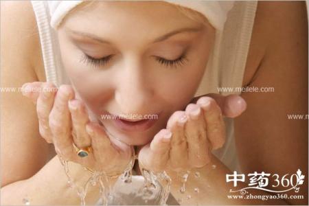 食盐洗脸的正确方法 白糖洗脸的正确方法