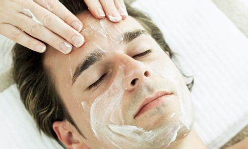 肌肤护理步骤 男人睡前肌肤护理的四步骤