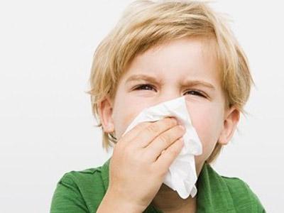 孩子流鼻血怎么处理 孩子流鼻血该怎么处理