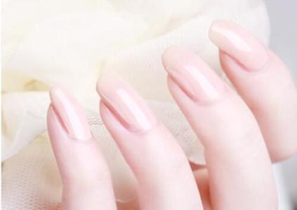 纯色显手白指甲油颜色 什么颜色的指甲油显得手白