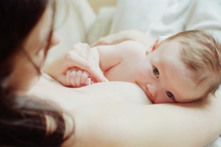 产后母乳喂养知识 产后如何轻松喂养母乳的小窍门