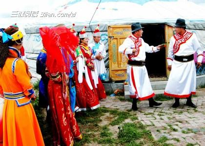 蒙古族传统婚礼 蒙古族年轻人的婚礼既传统又时尚