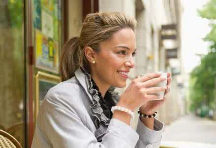 女性喝生普洱茶的好处 女性喝普洱茶好吗