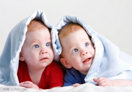 双胞胎母乳喂养 双胞胎怎样正确进行母乳喂养